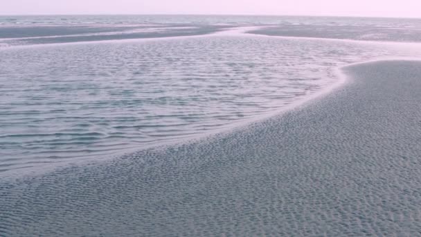 Bakkhalis Vackra Kustlandskap Efter Lågvatten Stillastående Havsvatten Ser Som Ånga — Stockvideo