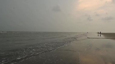 Bakkhali sahilinde huzurlu bir ortam.