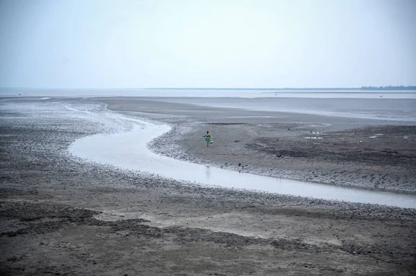 Gelgit zamanında Bakkhali deniz kıyılarının manzarası