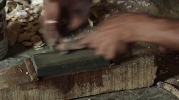 Schärfen Des Werkzeugs Der Holzbiegung — Stockvideo
