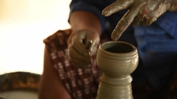 工作场所的陶工制壶 — 图库视频影像