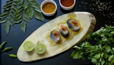 Balık pişmeye hazırlanıyor.