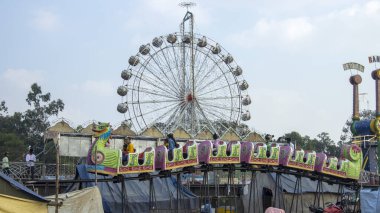 25.12.2023, Santiniketan: Ejderha treninin arkasında büyük bir şenlik var. 