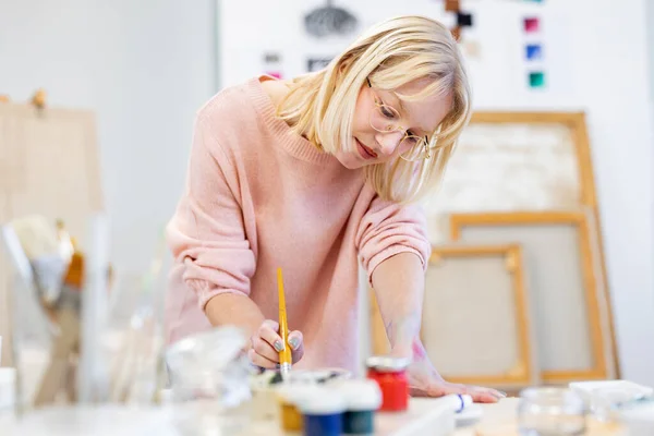 Young Woman Her Painting Studio — Stock Photo, Image
