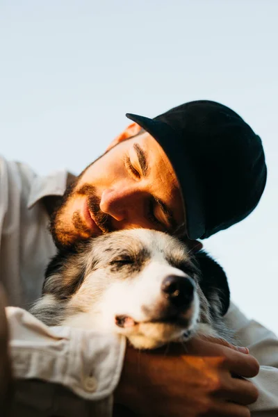 Portrait Young Bearded Man Wearing Black Cap His Dog Countryside — Stock Photo, Image