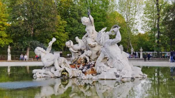 Турин Италия Фонтан Нереид Тритон Множество Посетителей Парке Королевского Сада — стоковое видео