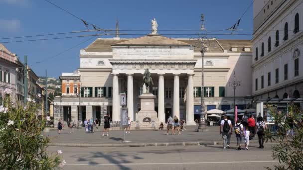 Генуя Италия Вид Ларго Алессандро Пертини Фасадом Оперного Театра Карло — стоковое видео