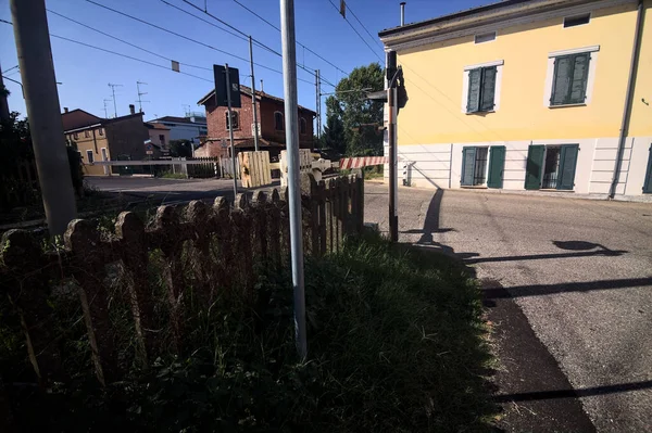 Attraversamento Ferroviario Una Città Italiana Tramonto — Foto Stock