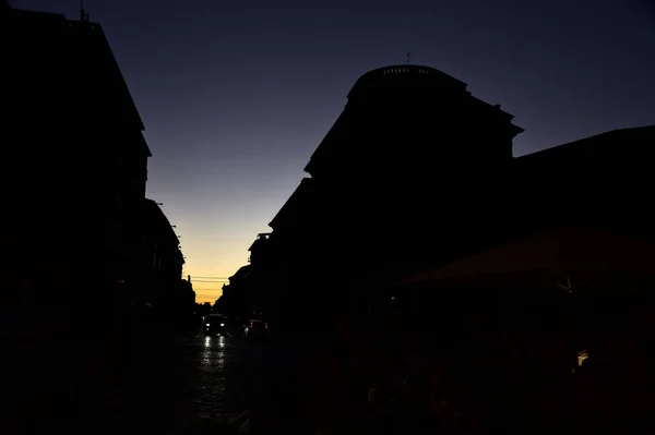 Avenue Italiensk Stad Vid Solnedgången — Stockfoto