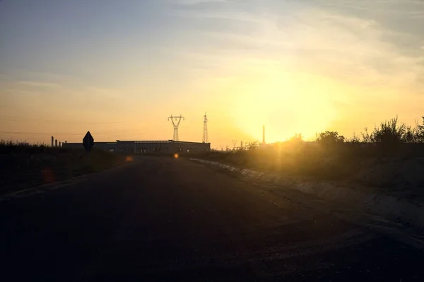 Empty Road Abandoned Warehouses Pylons Sunset — Stock Photo, Image