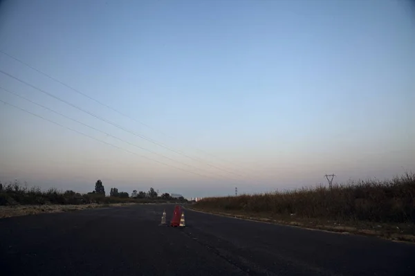 Empty Road Abandoned Industrial Complex Dusk — Stock Photo, Image