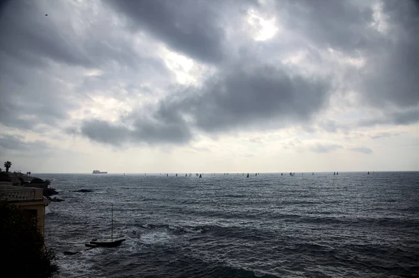 Velero Barco Distancia Día Nublado — Foto de Stock