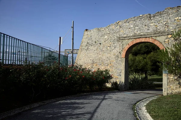 Chemin Traversant Une Arche Ancien Mur Bonjour Dans Parc — Photo
