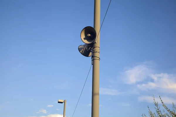 Old Speakers Pole Sky Background — Stock Photo, Image