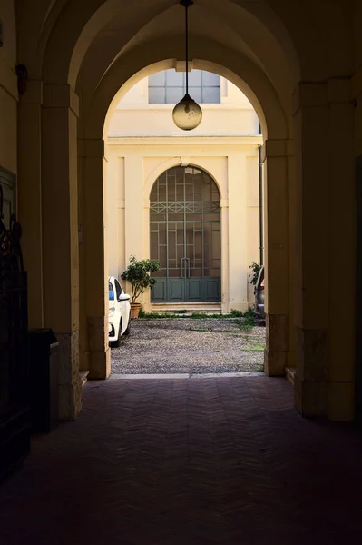 Είσοδος Έπαυλη Κλειστή Από Πύλη — Φωτογραφία Αρχείου