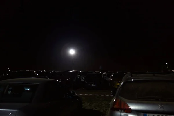Estacionamiento Una Feria Por Noche Iluminado Por Farol —  Fotos de Stock