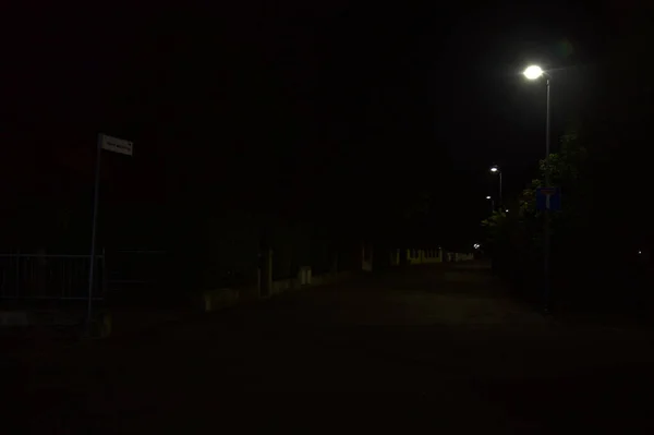 Calle Pueblo Por Noche —  Fotos de Stock