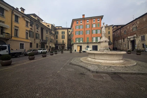 Fontaine Décorée Sur Place Paolo Brescia Par Temps Nuageux — Photo