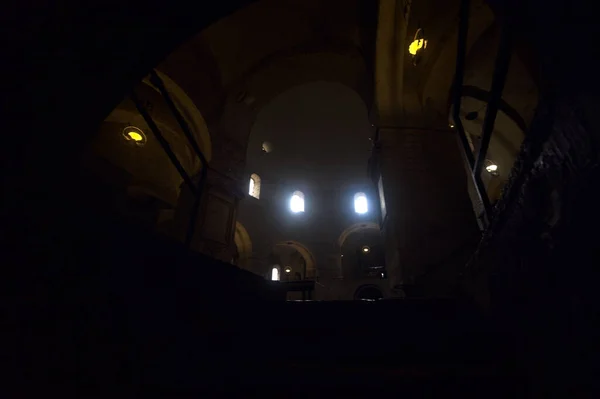 Escadaria Uma Cripta Que Leva Nave Principal Uma Igreja — Fotografia de Stock