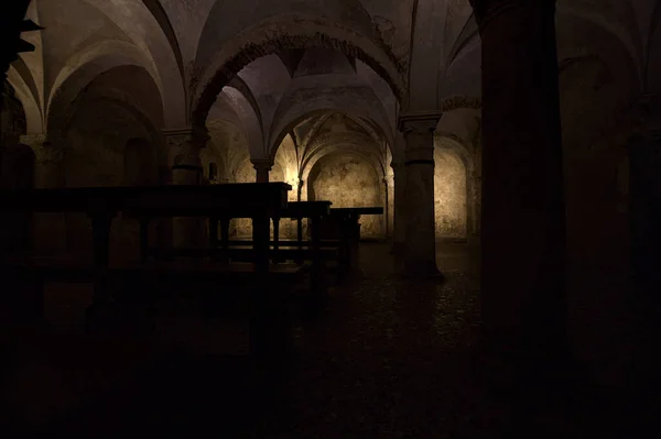 Crypte Avec Bancs Autel Dans Ancien Dôme Brescia — Photo