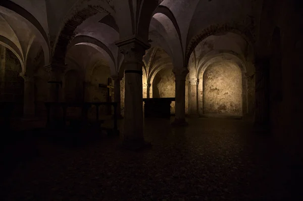 Crypte Avec Bancs Autel Dans Ancien Dôme Brescia — Photo