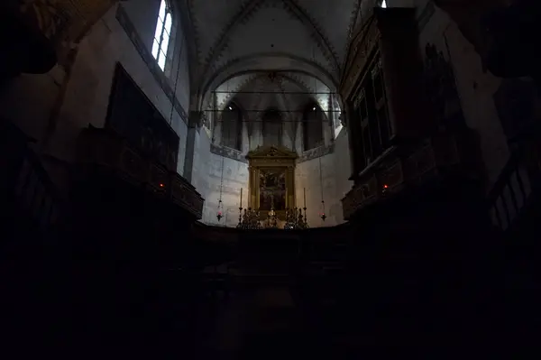 ブレシアの古いドームで祭壇画と長老派教会 — ストック写真
