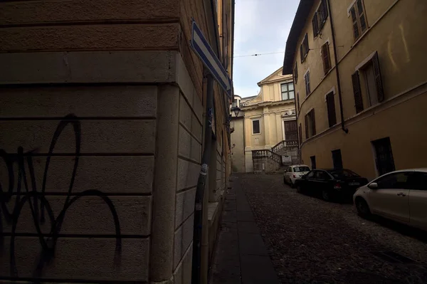 意大利城市狭窄的街道 — 图库照片