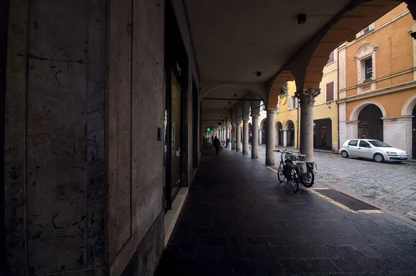 Pavement Med Butiker Italiensk Stad — Stockfoto