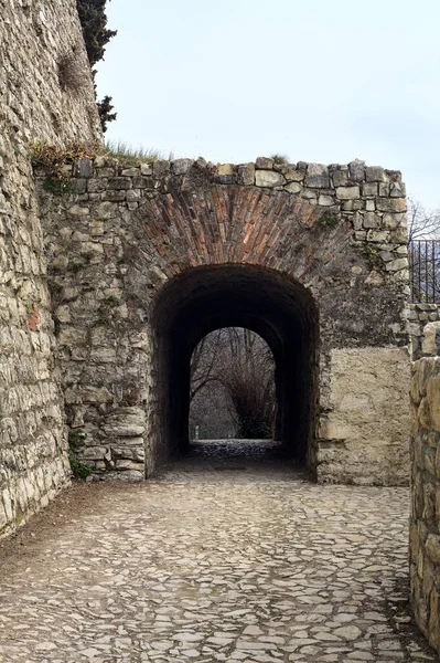 Entrée Passage Couvert Château Dans Parc Par Une Journée Nuageuse — Photo