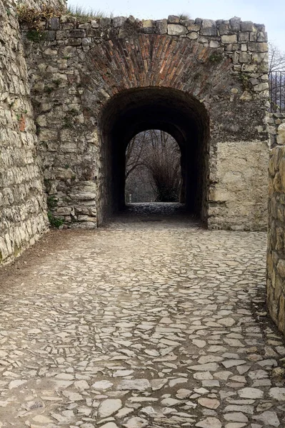 Entrada Para Uma Passagem Coberta Castelo Parque Dia Nublado — Fotografia de Stock