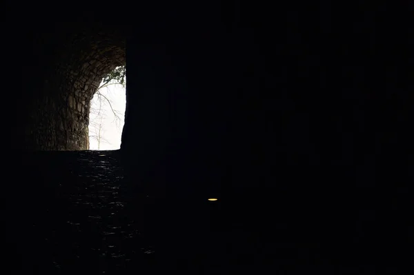 Темный Закрытый Проход Пограничной Стене Замка — стоковое фото