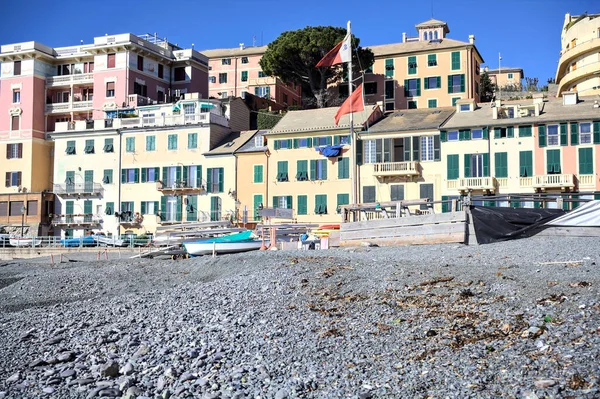 Strand Von Vernazzola Mit Gestrandeten Booten Und Menschen Die Einem — Stockfoto