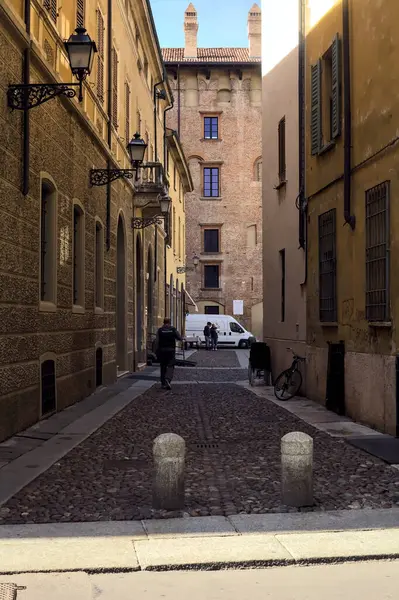 Enge Gasse Schatten Einer Italienischen Stadt — Stockfoto
