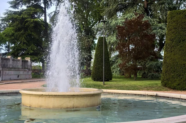 Fontaine Dans Parc Public Dans Une Ville Italienne Coucher Soleil — Photo