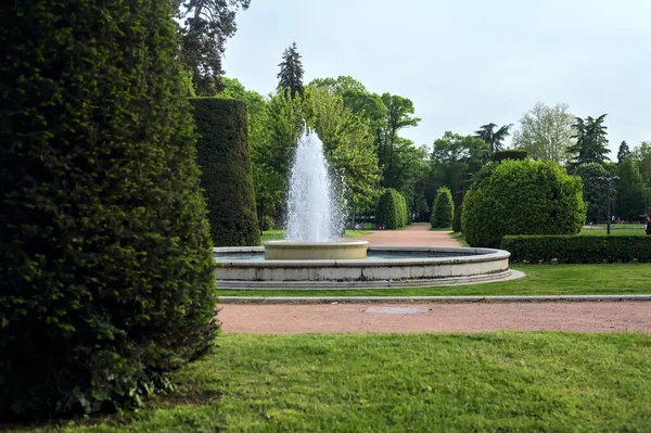 Fontaine Dans Parc Public Dans Une Ville Italienne Coucher Soleil — Photo