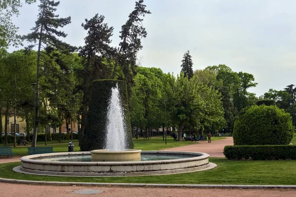 Fontana Parco Pubblico Una Città Italiana Tramonto — Foto Stock