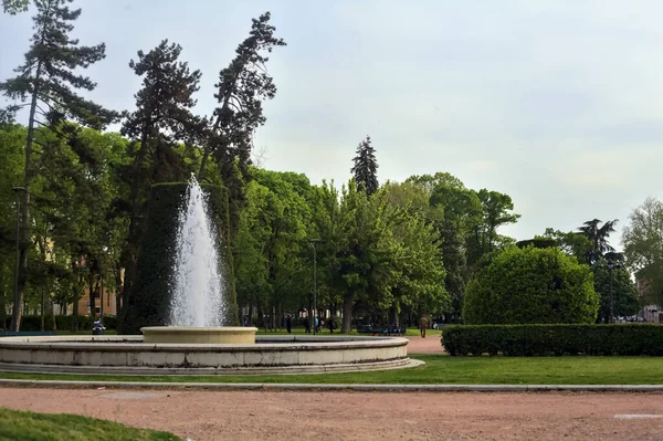 Fontana Parco Pubblico Una Città Italiana Tramonto — Foto Stock