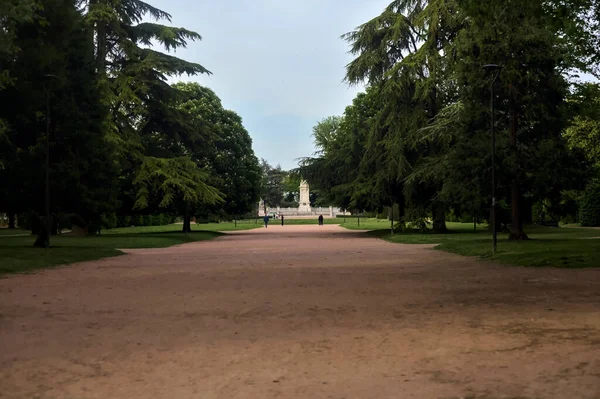 Caminho Parque Público Uma Cidade Italiana Pôr Sol — Fotografia de Stock