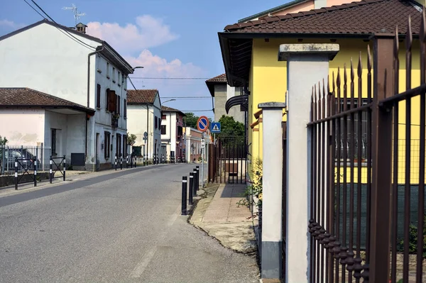 Straße Die Einem Sonnigen Tag Einem Dorf Der Italienischen Landschaft — Stockfoto