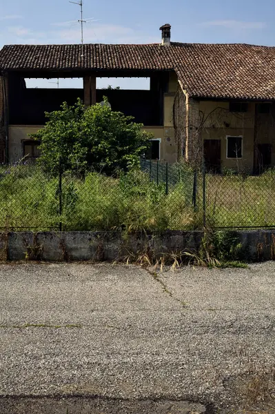 Покинутий Будинок Селі Сонячний День Італійській Сільській Місцевості — стокове фото