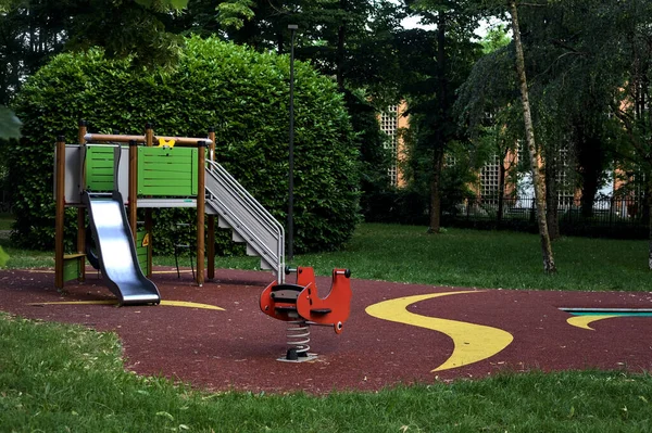 Parque Infantil Vazio Parque Uma Cidade Italiana Pôr Sol — Fotografia de Stock