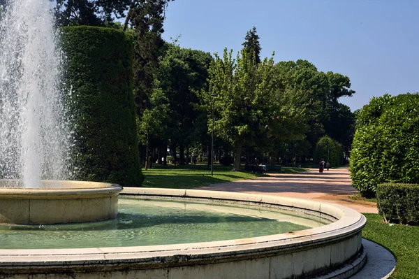 Fontána Náměstí Parku Italském Městě Slunečného Dne — Stock fotografie