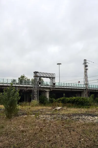 Ferrovia Que Passa Sob Pequeno Viaduto Dia Nublado Campo Itallan — Fotografia de Stock