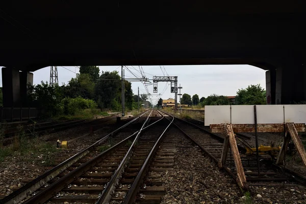 Trilhas Sem Saída Uma Ferrovia Dia Nublado Campo Italiano — Fotografia de Stock