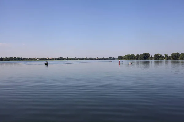 Озеро Каное Човнами Ньому Відображення Берегів Неба Воді — стокове фото