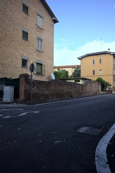 Roh Ulice Vedle Bytu Zamračený Den Italském Městě — Stock fotografie