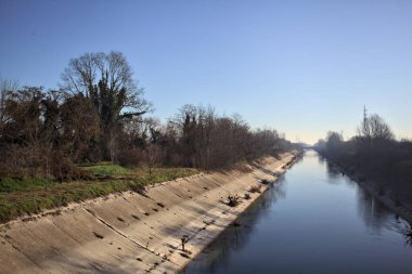 Sonbaharda parkta bir eğlence kanalı
