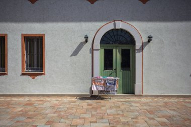 Bir ülke evin bahçesinde