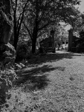 Bir parkın giriş kapısı