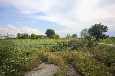 Girişinde mavi bir çubuk olan alan